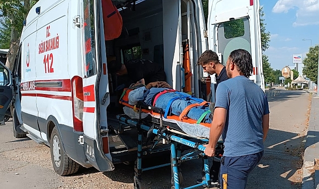 Yolcu otobüsü, iki otomobille çarpıştı