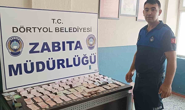 Zabıta ekipleri tarafından yakalanan dilencinin üzerinden 5 bin TL para çıktı