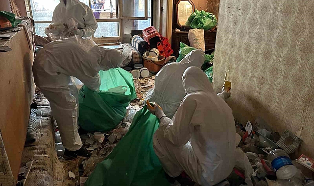 25 yıl boyunca biriken çöplerden 10 kamyon çöp çıktı