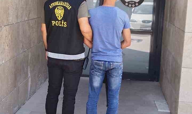 Afyonkarahisar'da, dolandırıcılık suçundan aranan şahsı polis yakaladı