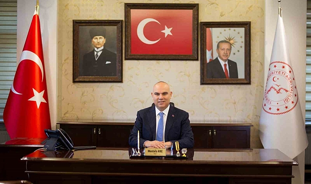 Ağrı Valisi Koç,  il genelinde 2024 yılı mezunu olan öğrencileri tebrik etti