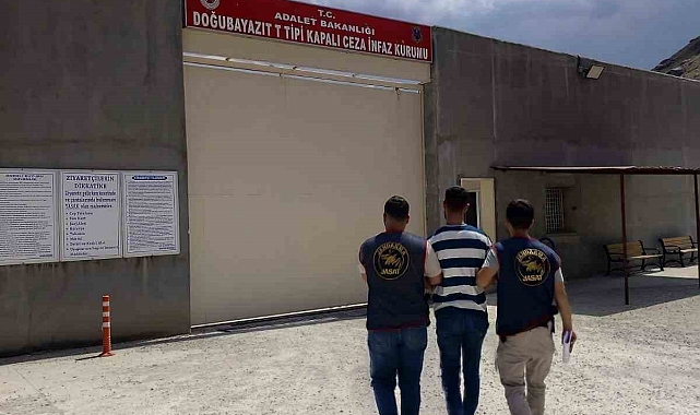 Ağrı'da kesinleşmiş hapis cezaları bulunan 2 firari yakalandı