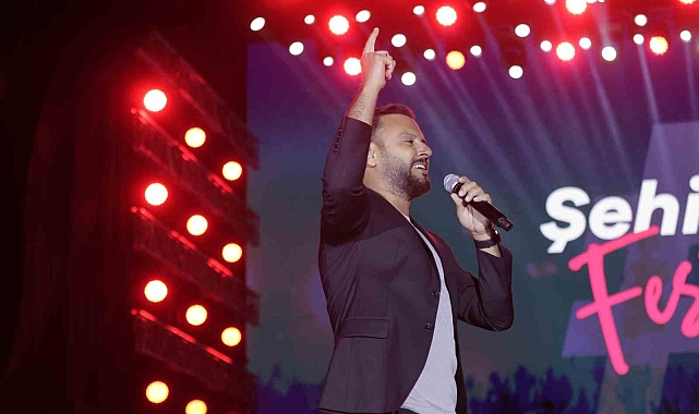 Alişan Erzurum'da coşturdu