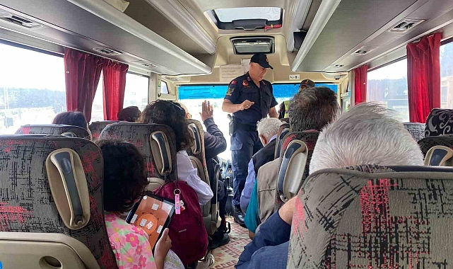 Ardahan'da jandarma ekipleri yolcu otobüslerinde emniyet kemeri kontrolü yaptı