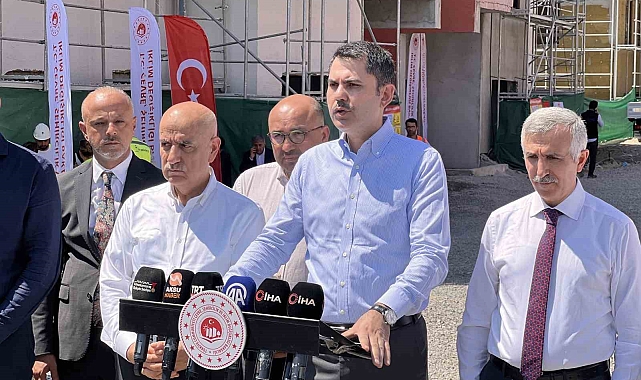 Bakan Kurum: "2025 yılı sonu depremzedelerin tamamı evine kavuşacak"