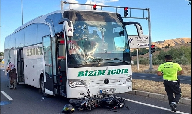 Bizim Iğdır otobüsü kaza yaptı, 2 yaralı!