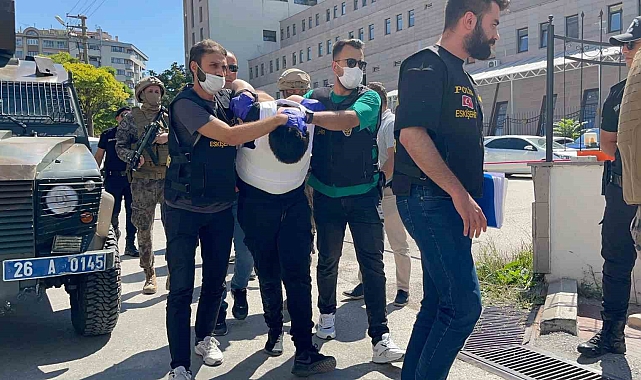 Çay bahçesindeki oturan vatandaşları bıçakla yaralayan saldırgan tutuklandı