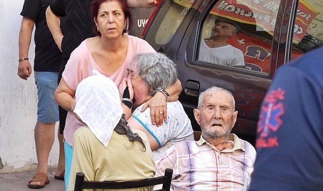 Çıkan yangında, tüm ev eşyaları küle dönerken kafesteki muhabbet kuşları telef oldu