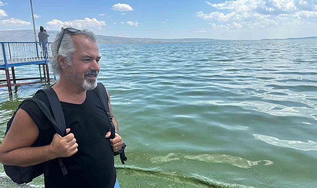 Çıldır Gölü alg patlaması sonucuyla yeşile büründü