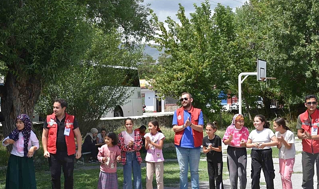 "Damla Gönüllülük Hareketi Projesi" ile minik yüreklere dokundular