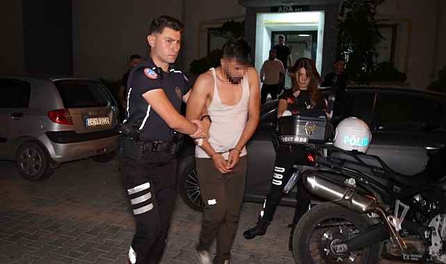 Edirne'de  Dur İhtarına Uymayan Otomobildeki Şüpheliler Saklandıkları Evde Yakalandı