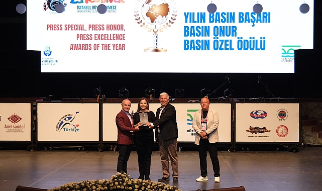 Fatih Erkoç şarkılarını binlerce hayranı ile birlikte söyledi