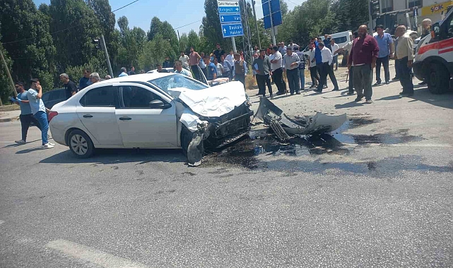 Gürpınar'da trafik kazası: 5 yaralı
