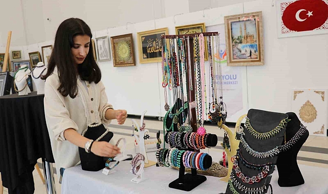İpekyolu Gençlik Merkezinde yıl boyunca üretilen ürünler sergilendi