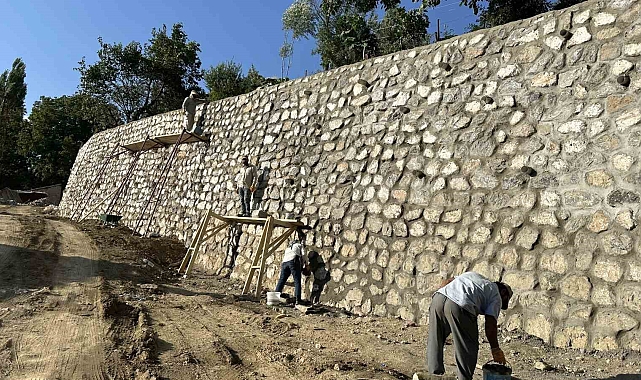 Irak sınırında istinat duvarı çalışması devam ediyor
