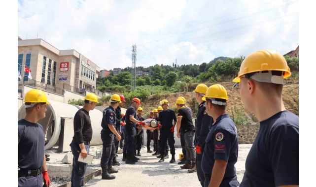 Jandarma personeline depremde arama kurtarma eğitimi verildi