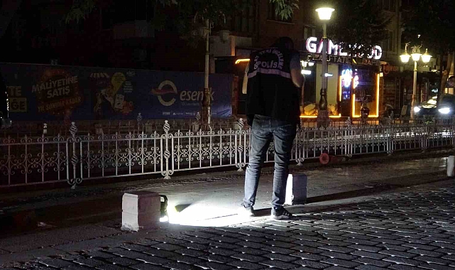 Kaldırımda yürüyen bir şahıs silahlı saldırıya uğradı