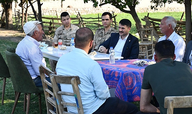 Kaymakam Aydın, yıldırım yüzünden hayvanları telef olan aileyi ziyaret etti