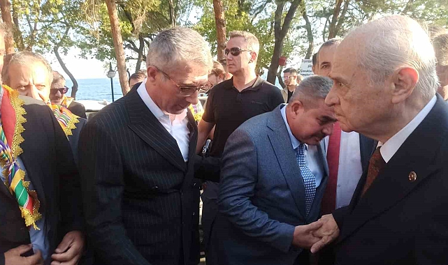 MHP Lideri Bahçeli Ahlat'ta partililerle bir araya geldi
