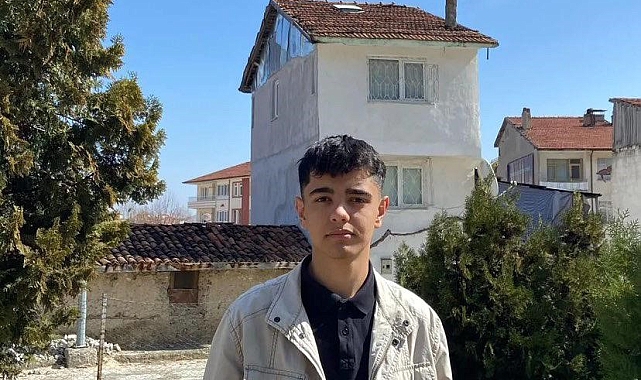 Motosikletle elektrik direğine çarpan genç kurtarılamadı