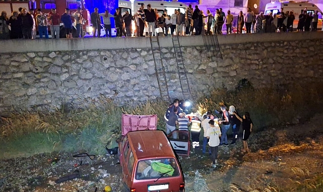 Otomobil dereye uçtu: 3 kişi yaralandı