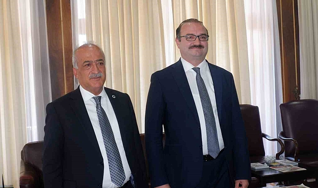 Prof. Dr. Ömer Çomaklı rektörlük görevini Prof. Dr. Ahmet Hacımüftüoğlu'na devretti