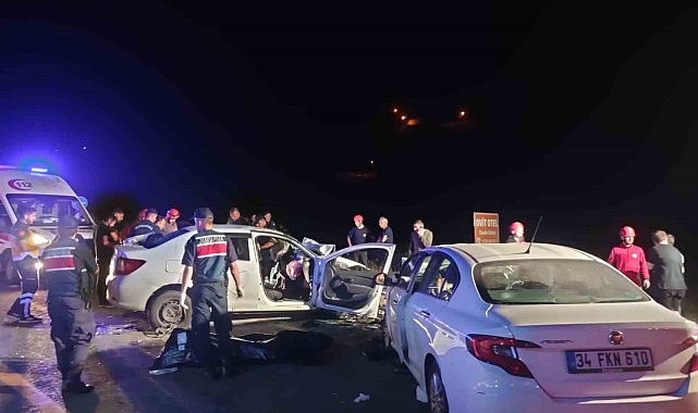 Rize'de iki otomobil kafa kafaya çarpıştı: 2 ölü, 6 yaralı