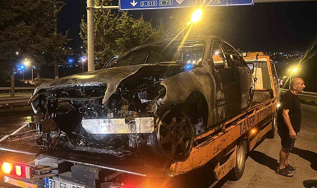 Samsun'da gurbetçi ailenin otomobili alev yandı