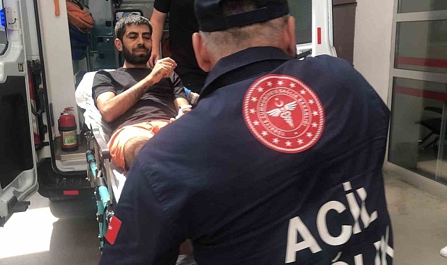 Serinlemek için havuza giren gence akrep soktu