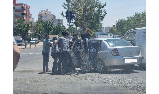 Siverek'te yol verme kavgasında 2 grup birbirine girdi