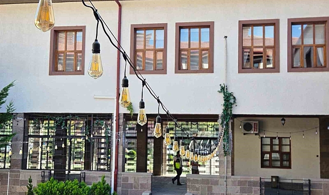 Tarihi bina, düğün salonuna dönüştü