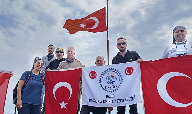 Tekelti Dağının zirvesinde Marmara  depreminde hayatını kaybedenler anıldı