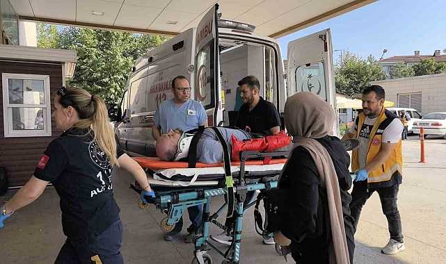 Ters dönen otomobilden, sürücü ve eşi yaralı kurtuldu