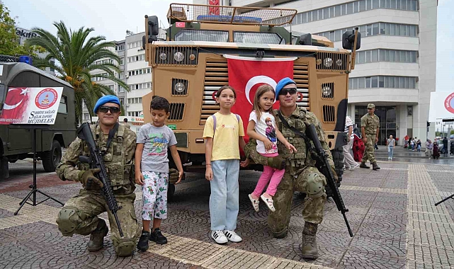 TSK personeline ve kullandığı araçlara vatandaşlardan yoğun ilgi