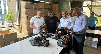 Vali Turan, OSB’de bulunan iş ayakkabıları üretim tesisini ziyaret etti