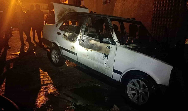 Van'da seyir halindeki otomobil alev alev yandı