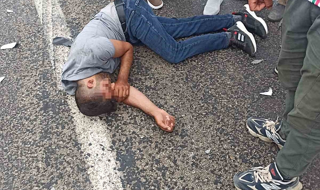 Van'ın Saray ilçesinde İran plakalı otomobille kamyonet çarpıştı