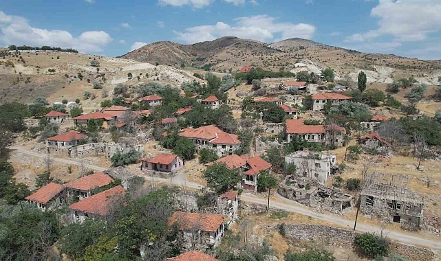 Video çekmek için gittikleri 'cinli köy'de ceset buldular