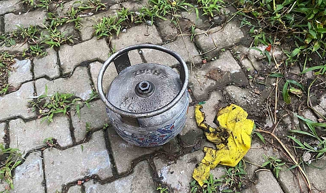 Yangına müdahale eden itfaiye ekiplerine itfaiye aracını yıkayarak teşekkür ettiler