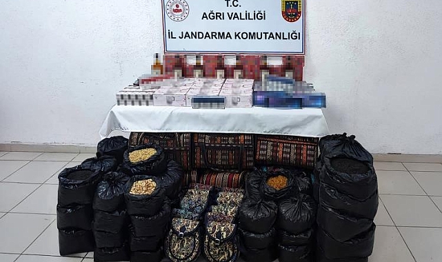 Ağrı'da kaçakçılıkla mücadele kapsamında gerçekleştirdiği operasyonda 4 kişiyi gözaltına aldı