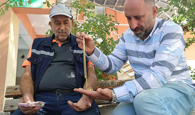 Altın ve para dolu cüzdanı polise teslim etti