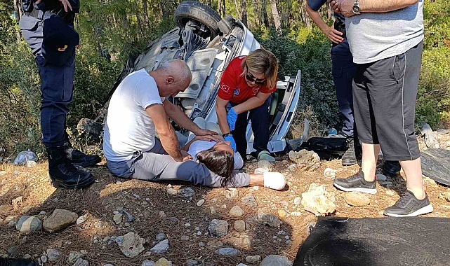 Ambulans ve sağlık ekibi gelinceye kadar kızının elini bir an bile elini bırakmadı
