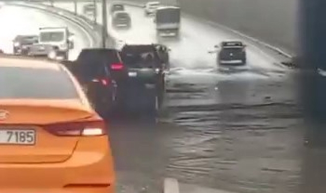 Ankara'da öğleden sonra başlayan sağanak hayatı olumsuz etkiledi