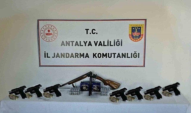 Antalya'da ruhsatsız silah operasyonunda 4 kişiye adli işlem yapıldı