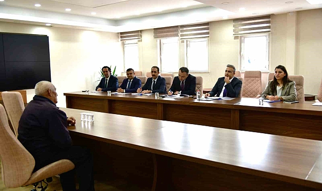 Ardahan Valisi Hayrettin Çiçek,  'Vatandaşla Buluşma Halk Günü Toplantısı' gerçekleştirdi
