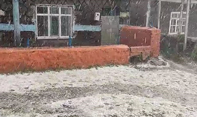 Ardahan'da dolu yağışı sonrası her yer beyaza büründü