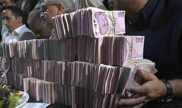 Aşiret düğününde geline 3 kilo altın, damada 4 milyon TL takıldı