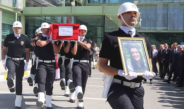 Ayşenur için İzmir'de cenaze töreni düzenlendi