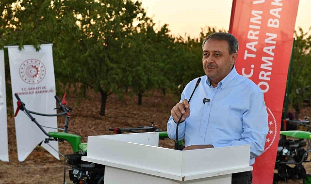 Badem hasadı çiftçiyi memnun etti