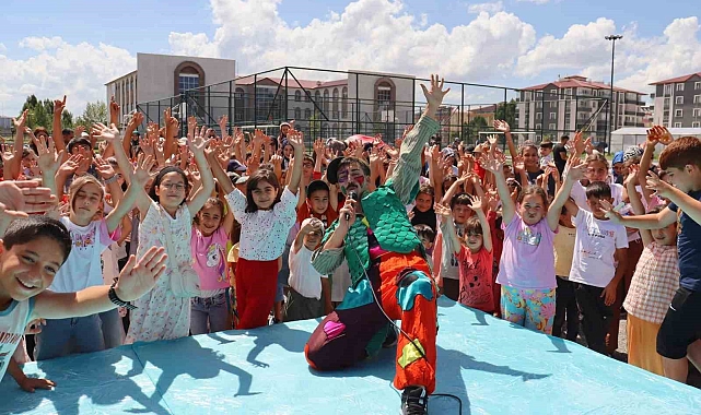 Bilim Erzurum, yaz tatilinde çocukların gözdesi haline geldi